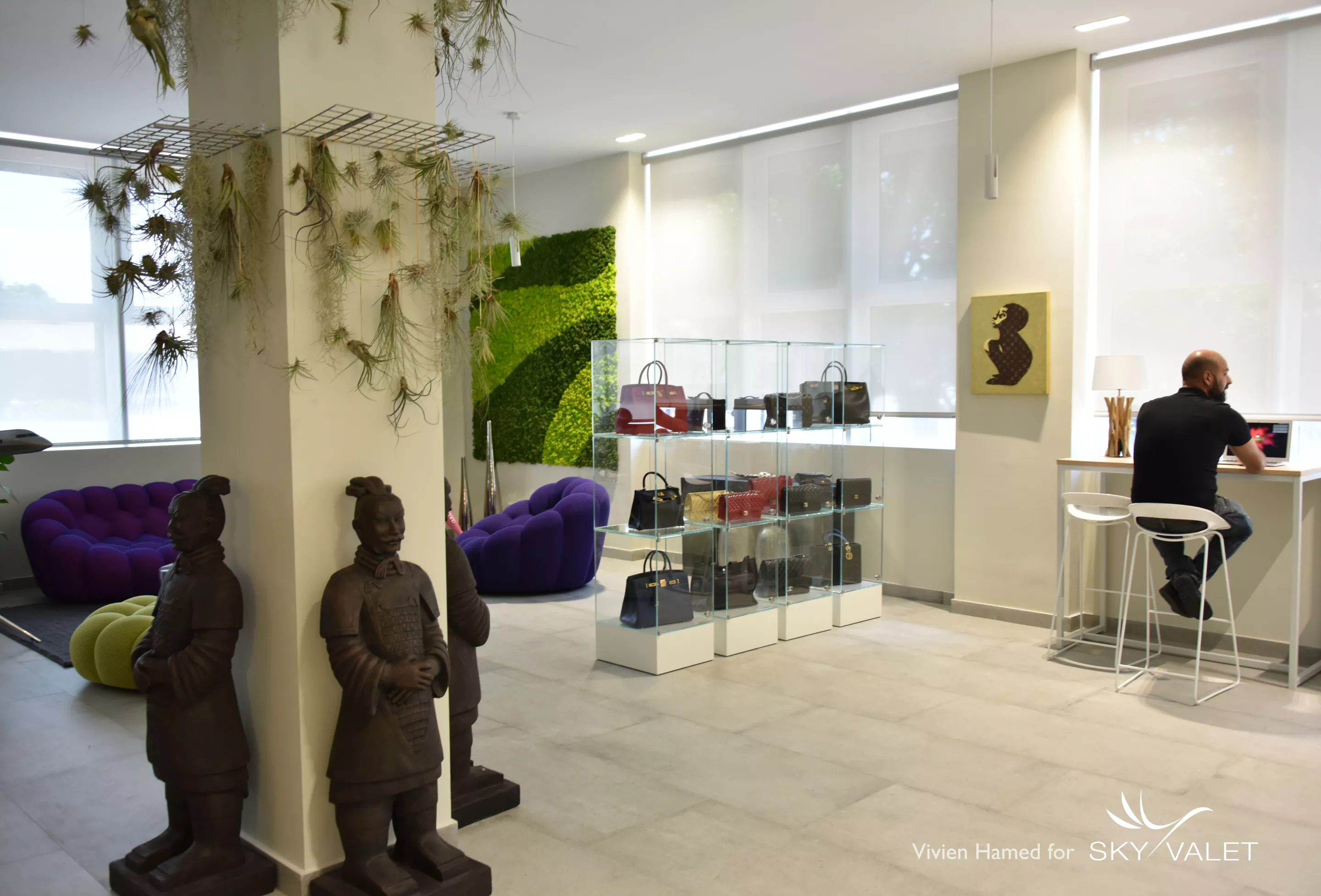 In Madrid and Barcelona airports, moss grass panels measuring 60 x 80cm have been incorporated