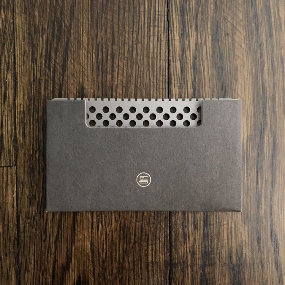 The Lynx knife comes with a bitumen paper sheath for safe storage