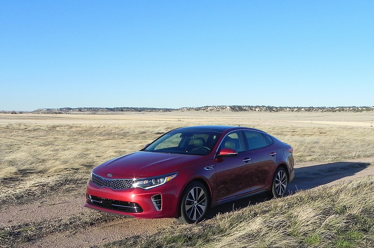 In the real world, our 2.0L test model, which was rated at 32 mpg (7.3 l/100 km) on the highway, returned a wonderful 27.5 mpg overall