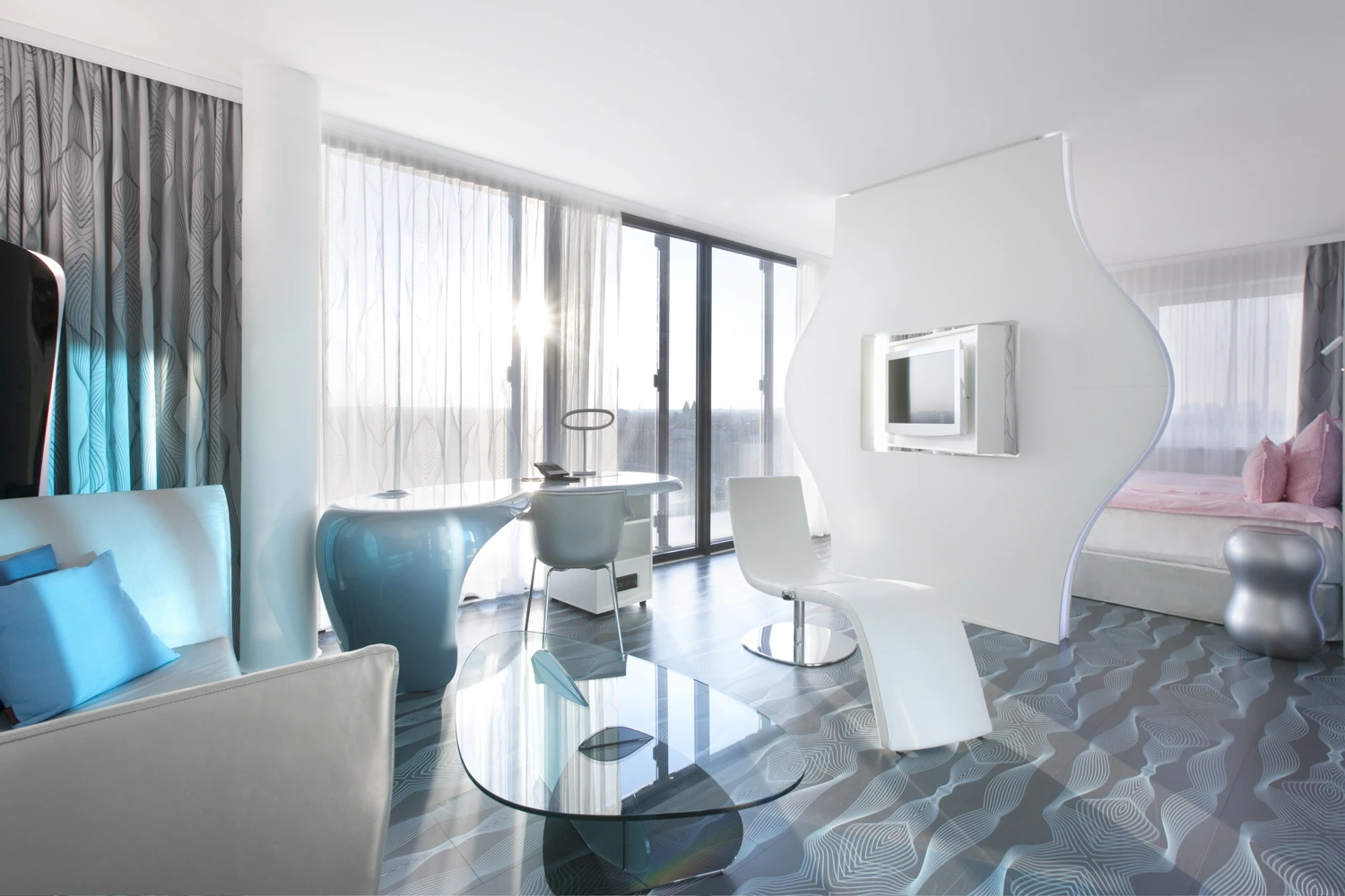 Junior Suite in the upper tower at sunset(Image by nhow Berlin)
