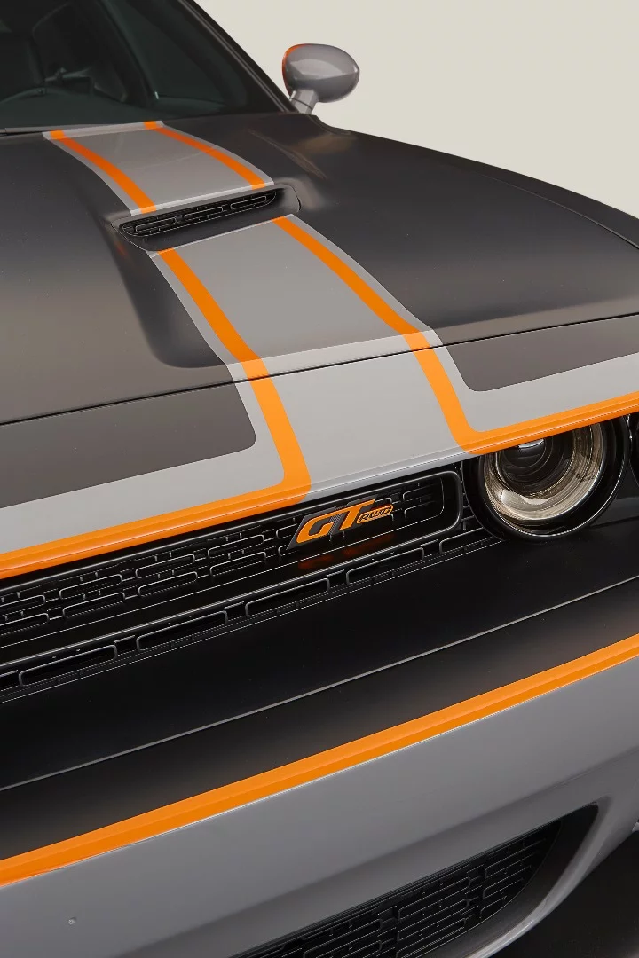 From the outside, we see a beautiful color scheme based on Destroyer Grey and using Header Orange as a perfect highlight