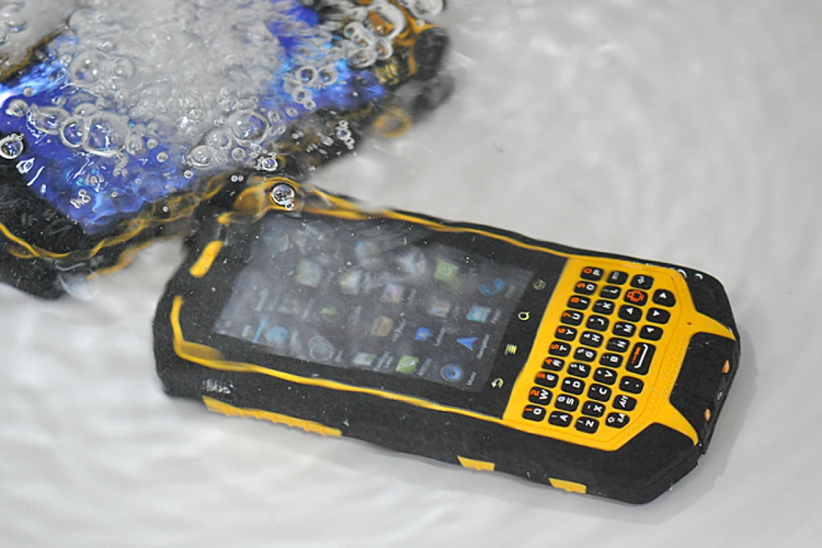 The Runbo X3 submerged underwater