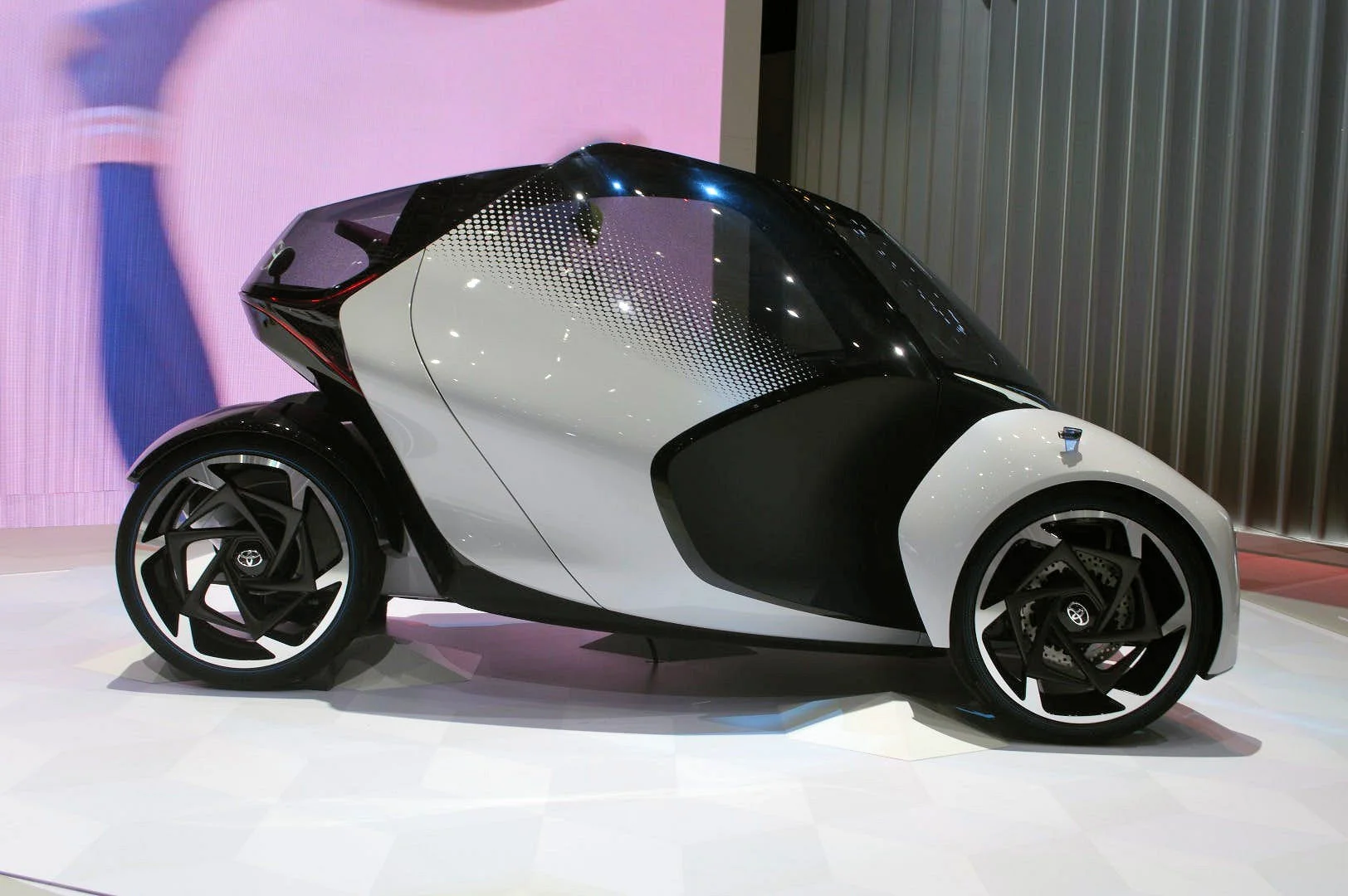 The electric i-Tril's range is given as over 200 km (124 mi) per charge
