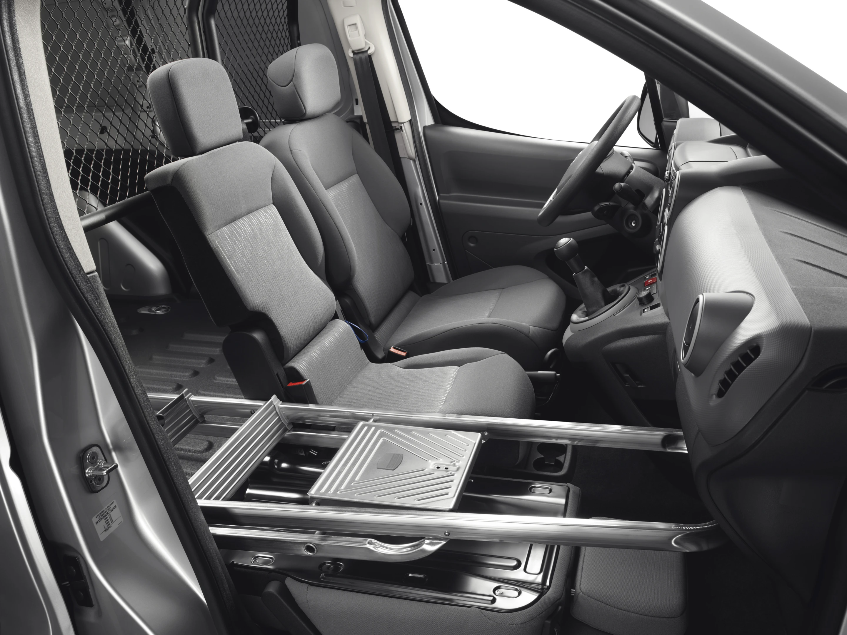 The Partner's hallmark Multi-flex bench seat can seat three people up front and allows the load volume to be significantly increased when folded
