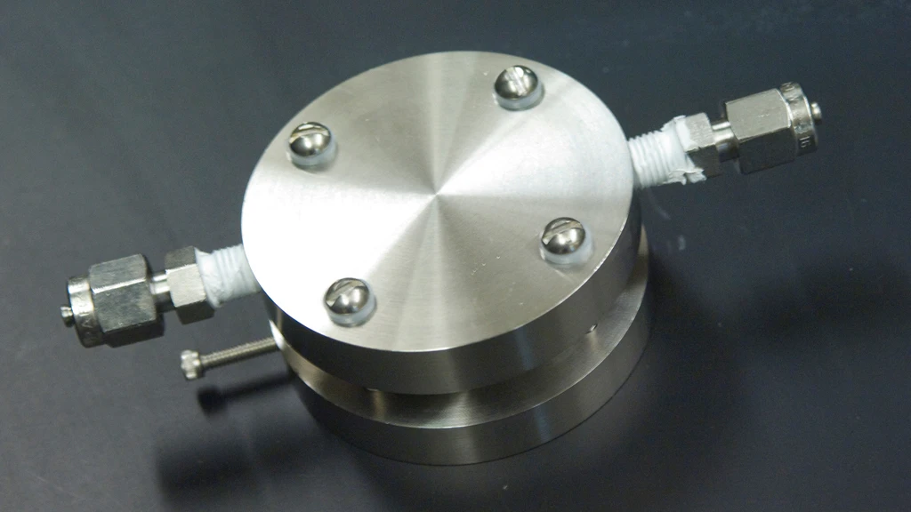An experimental lithium-air battery that was used for testing at MIT (Image: Patrick Gillooly/MIT)