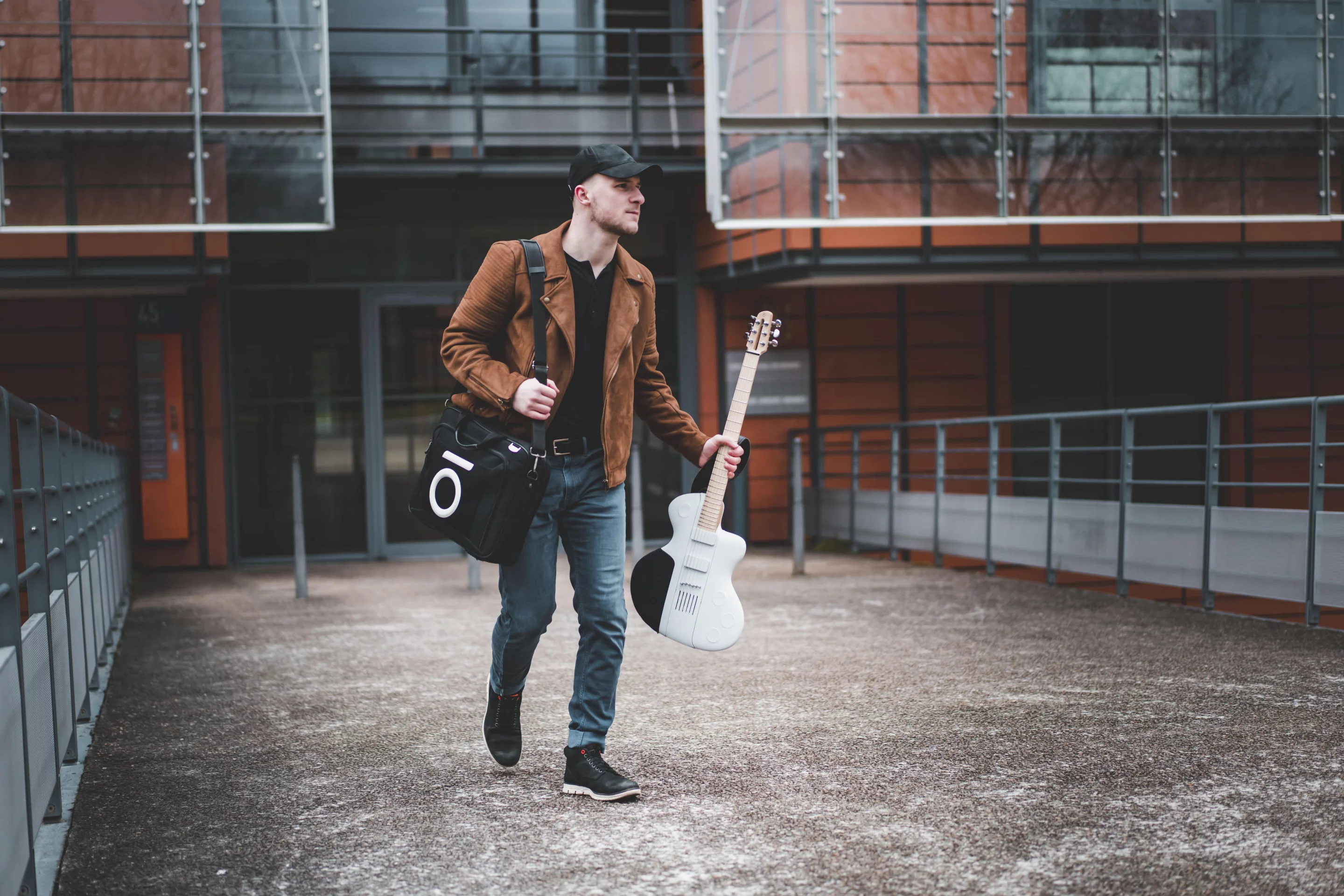 The use of plastic and aluminum keeps things light