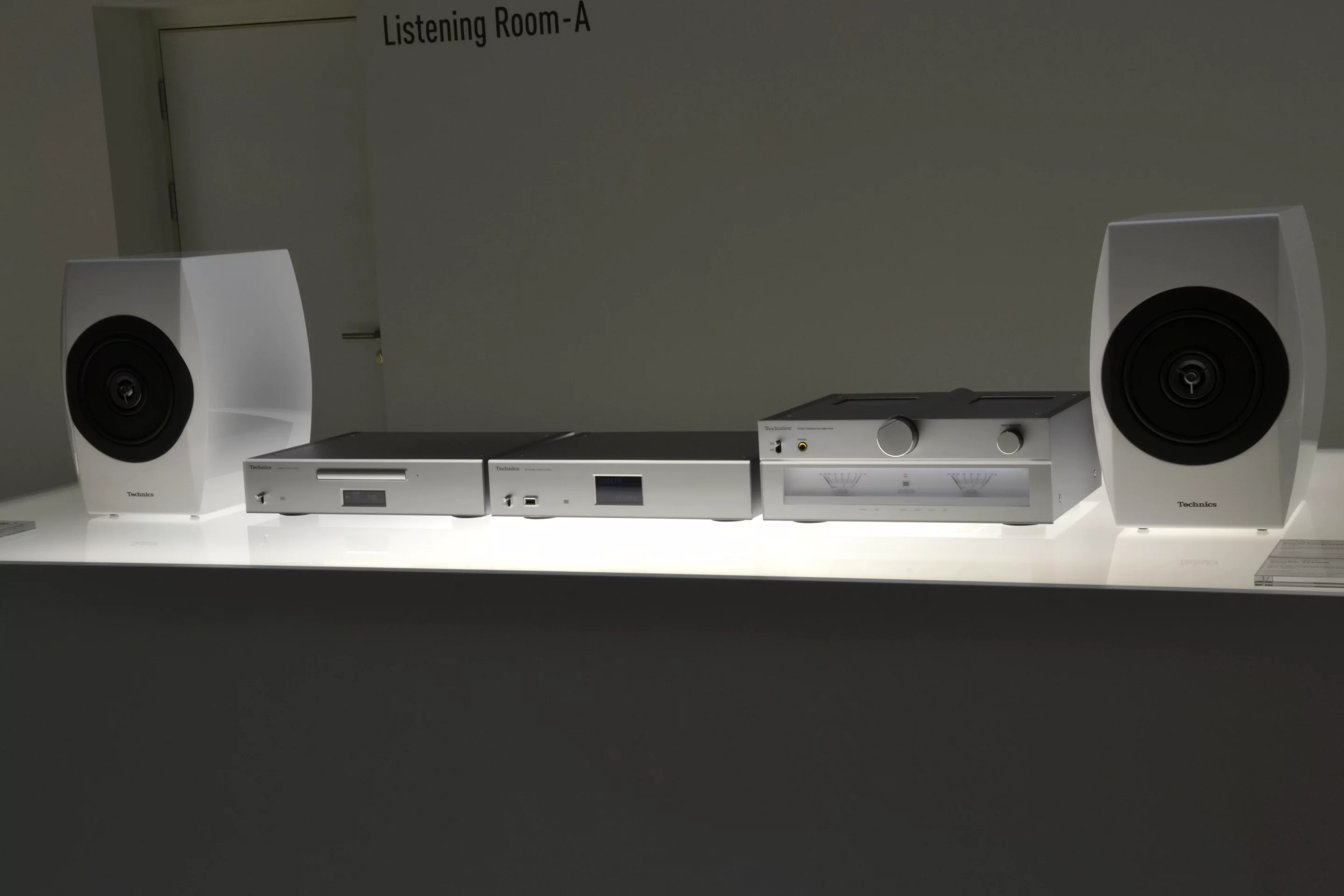 The Premium Class C700 Series system from Technics (Photo: Paul Ridden/Gizmag)