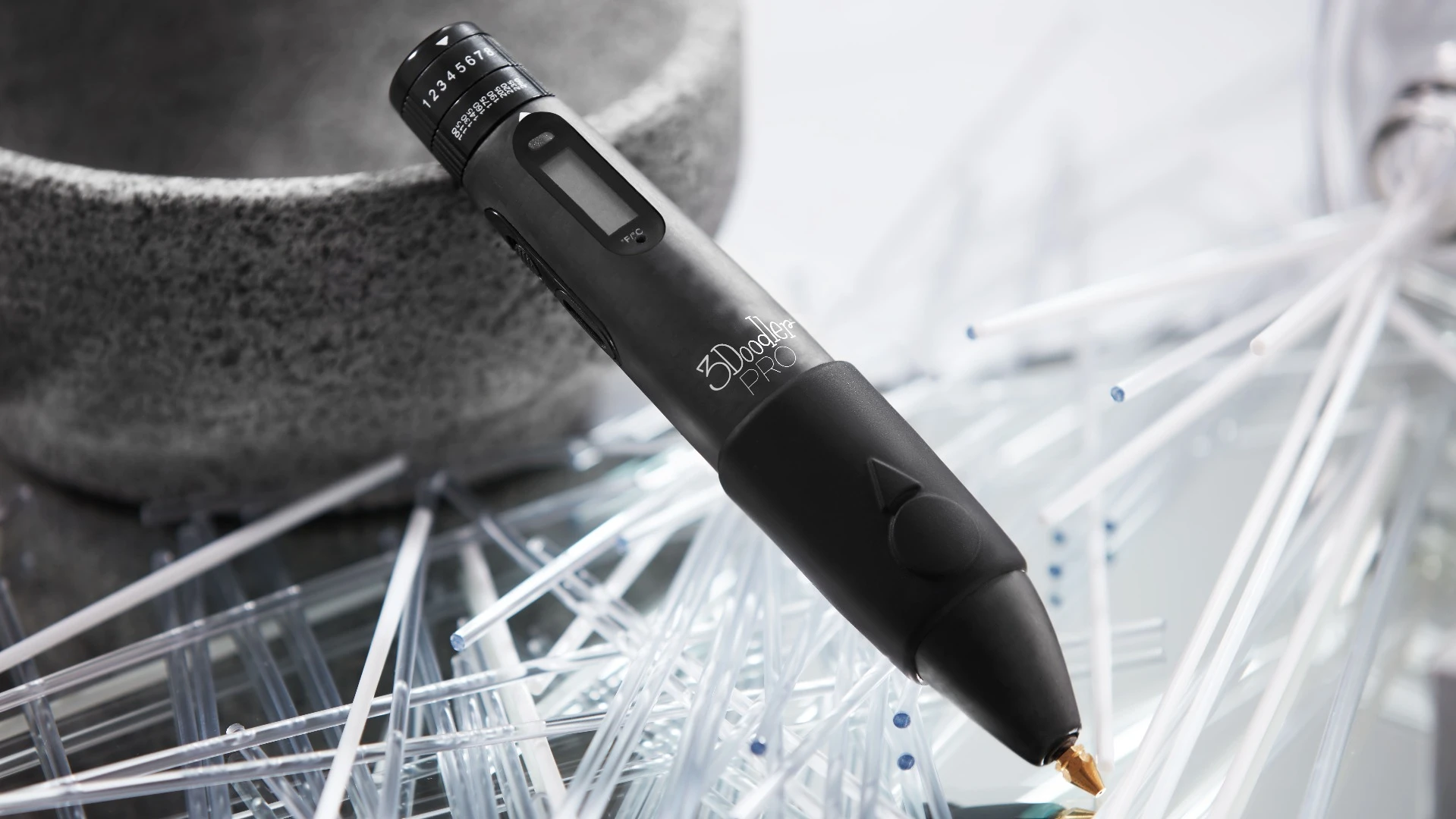 Unlike previous pens, the new device can make use of plastics that contain a high percentage of other materials, such as wood, copper, bronze, nylon, and polycarbonate