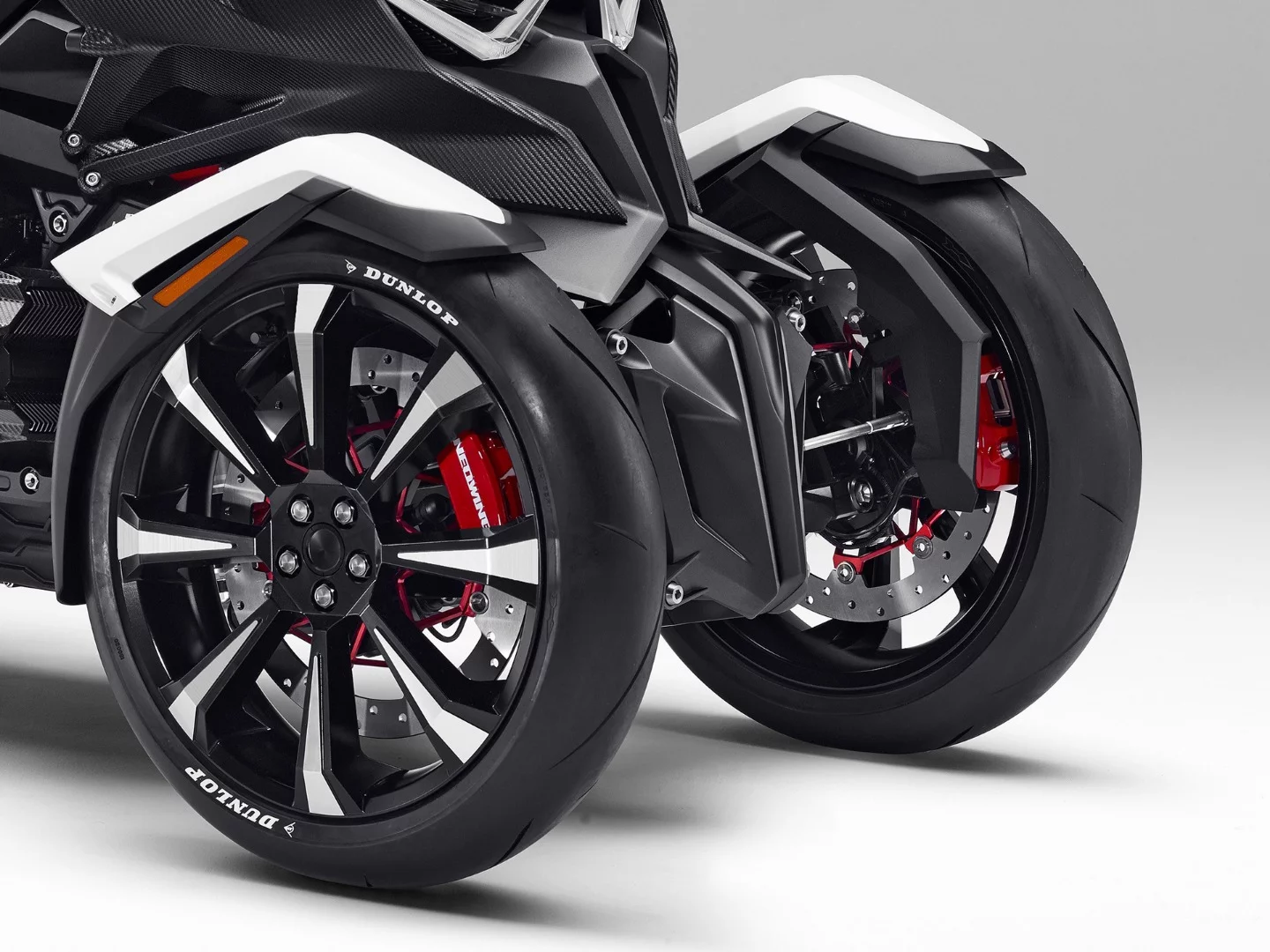 Honda refers to the Neowing's front suspension as an "original Honda linkage mechanism"