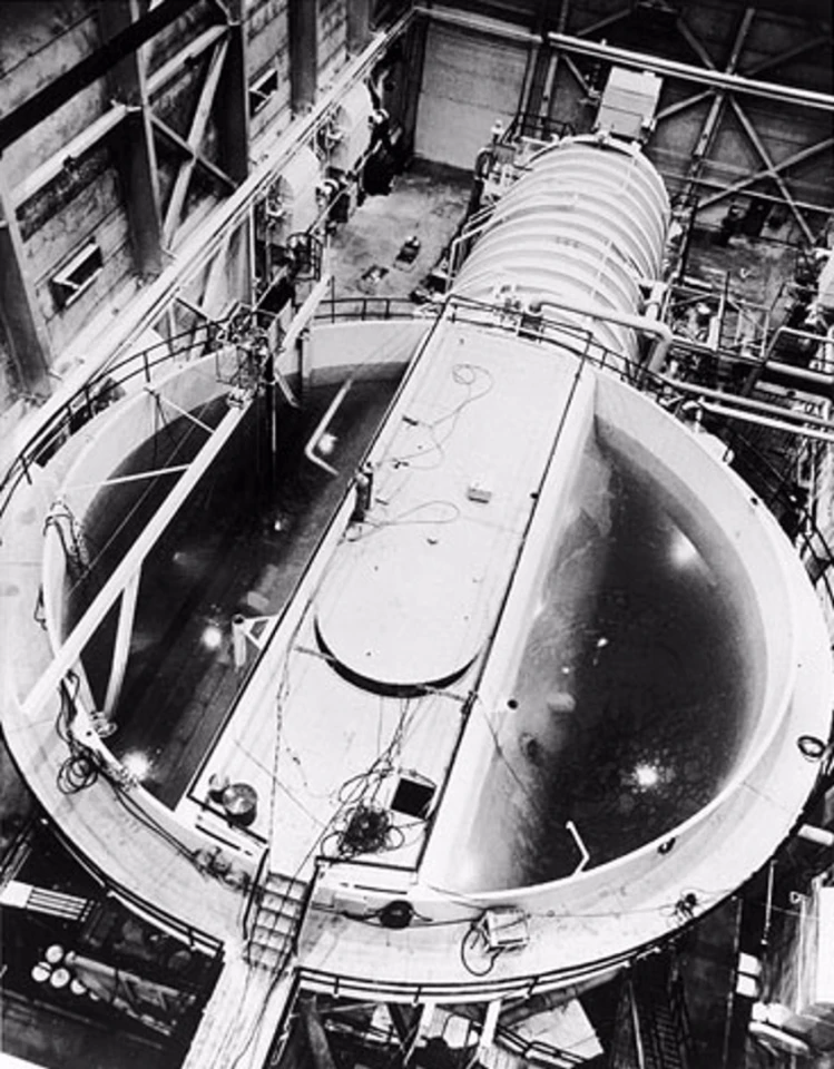 Reactor core for USS Nautilus undergoing tank tests