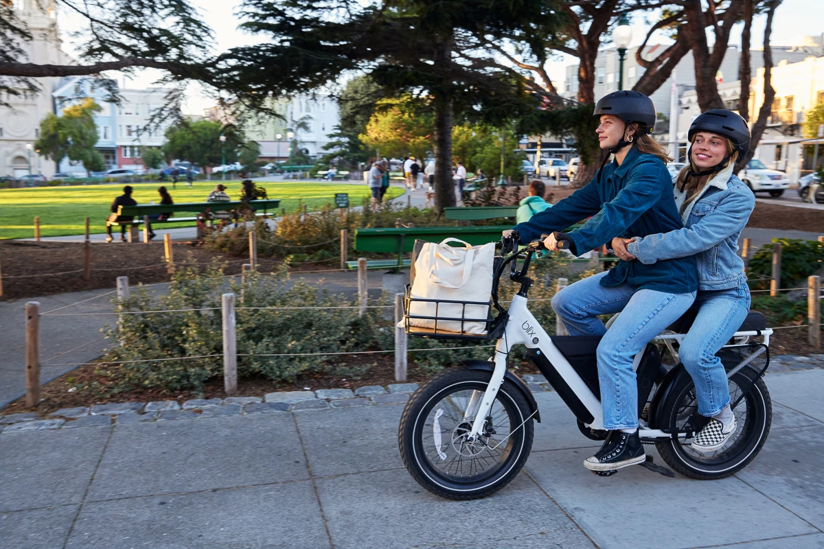 The Dubbel utility ebike can haul up to 200 lb, which can be split between cargo to the front and passenger out back