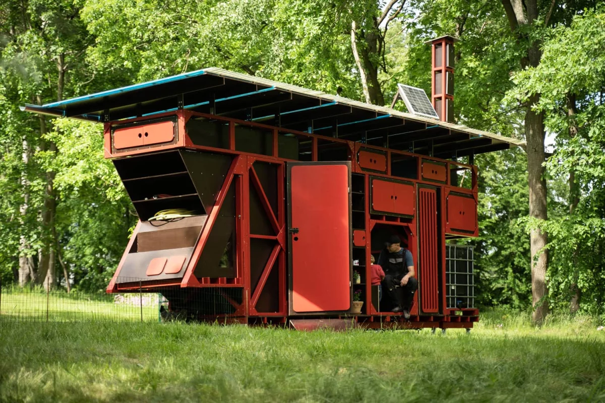 The Gardenrobe measures 20 ft (6 m) in length and has a width of 4 ft (1.2 m)