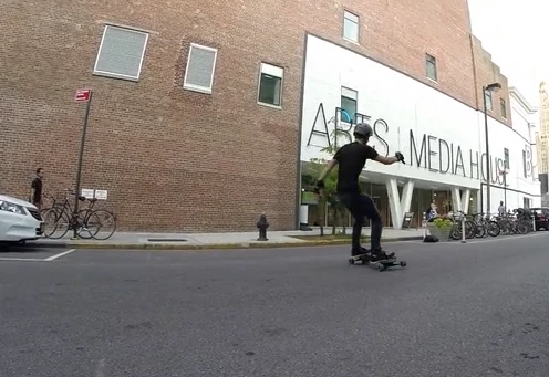 The skater can do quick spins thanks to the electric-powered Leif design
