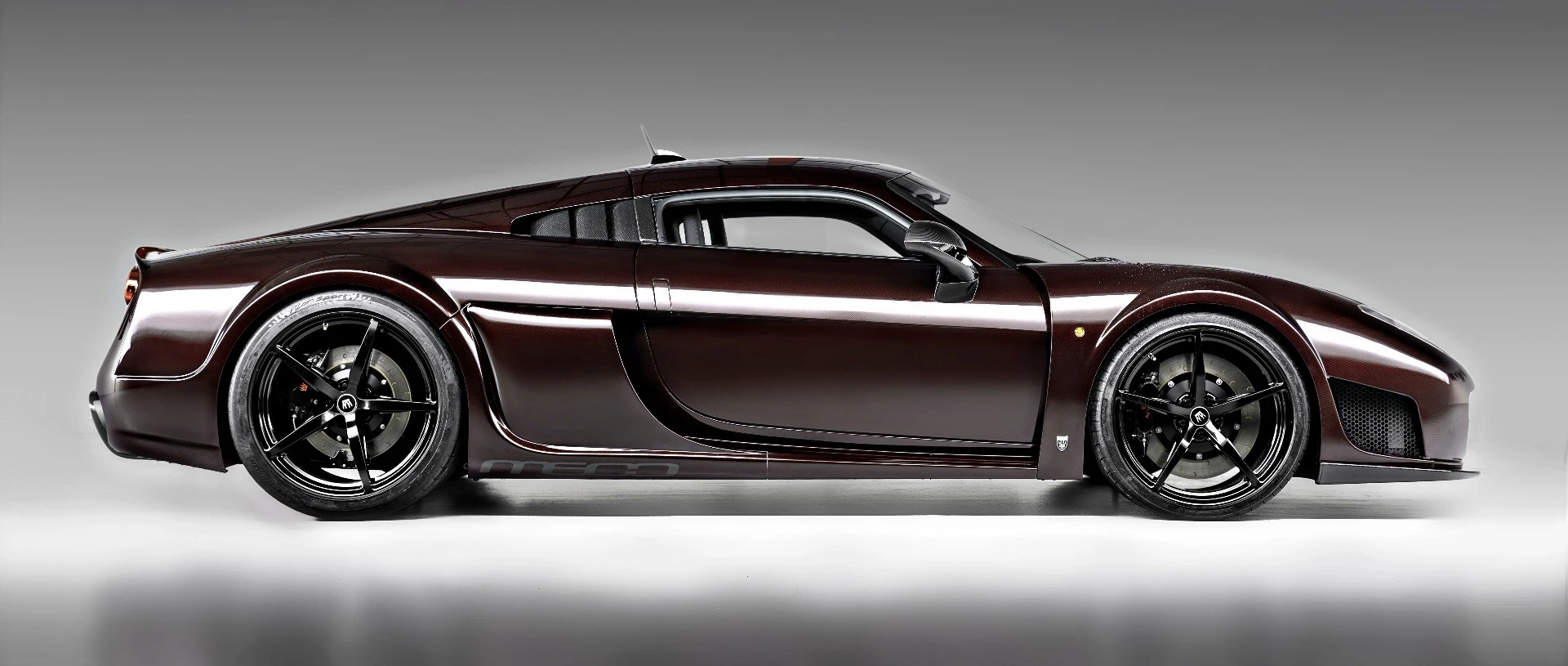 The M600 has a total length of 4,360 mm (172 inches), a track of 1,578mm (62 inches), and a wheelbase of 2,540mm (100 inches)
