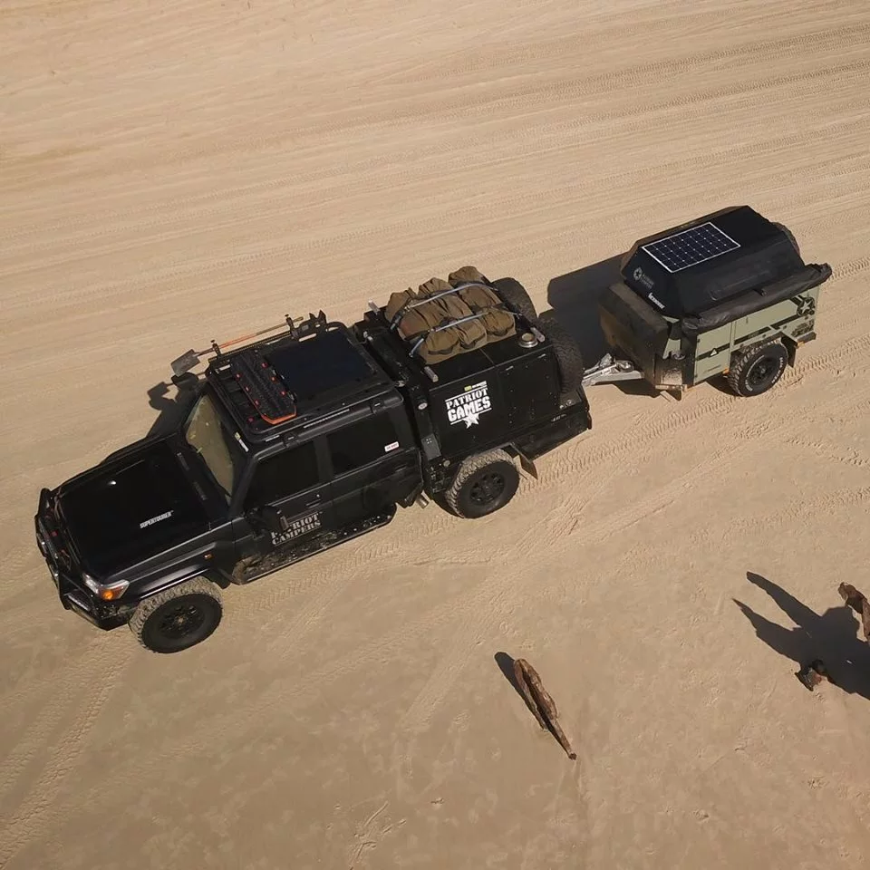 The rugged Hexocore composite lid includes an integrated solar panel