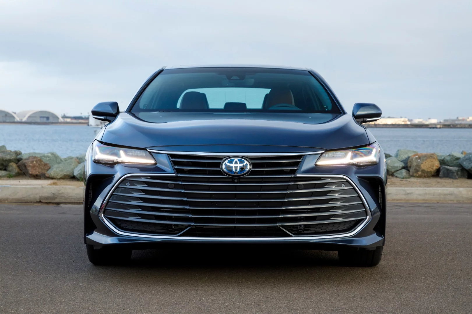 The design of the new Avalon Hybrid is very well done.. except for the grille