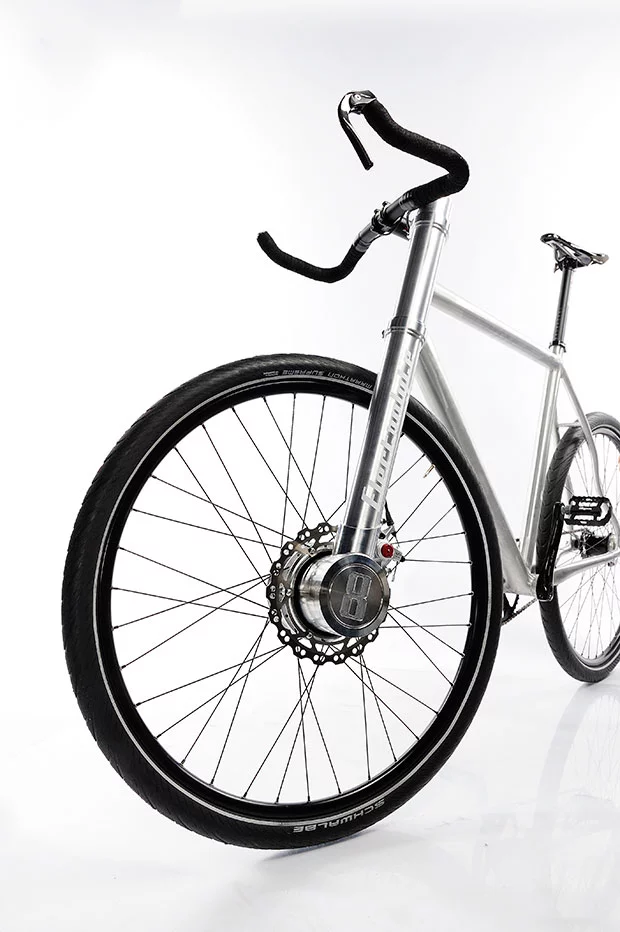 The motor, battery and controller are all integrated into the front arm assembly