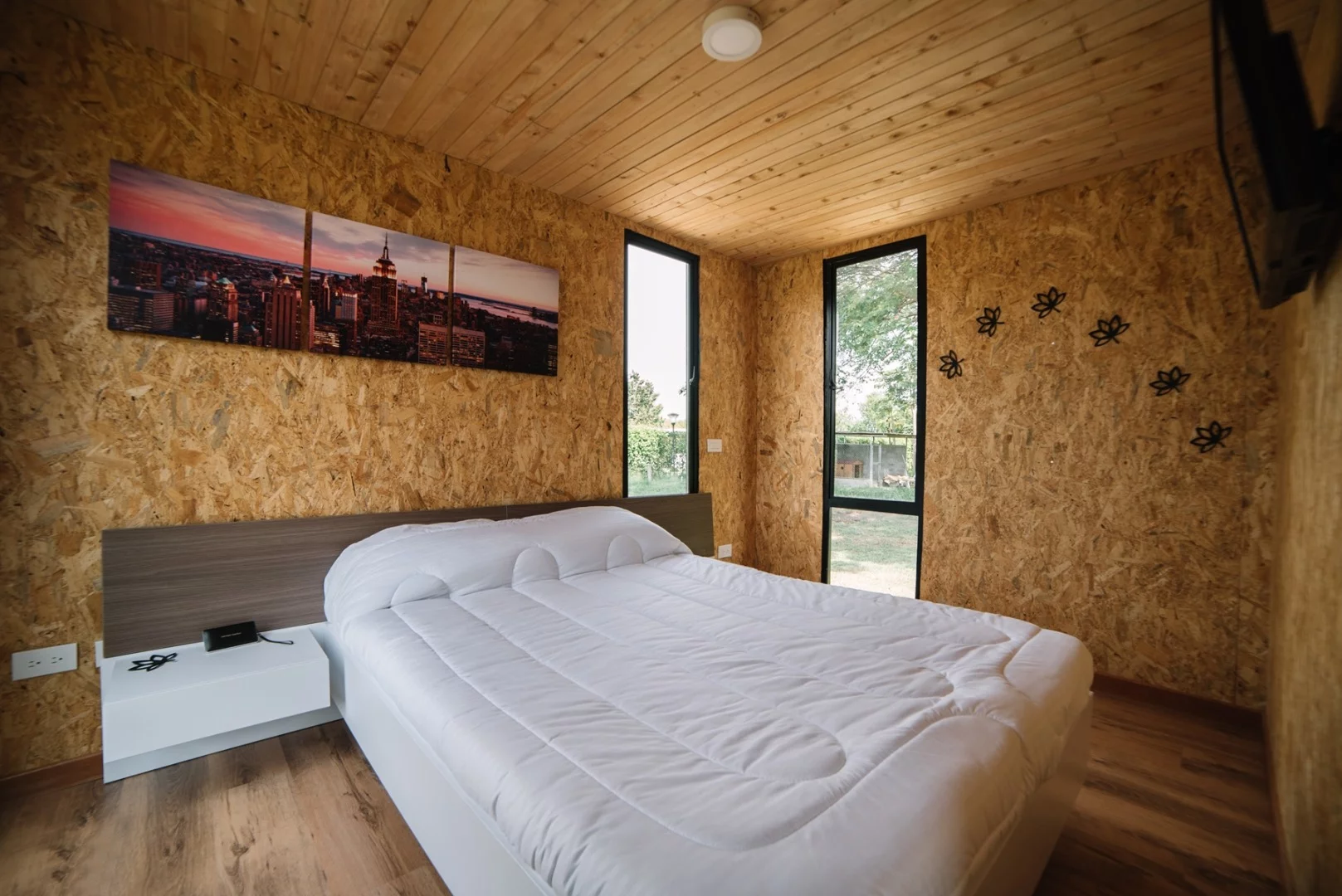 The entry level "small" VIMOB covers an area of 28.5 sq m (306.8 sq ft), squeezing in one bedroom and one bathroom