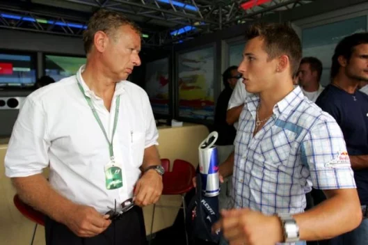 German track designer Hermann Tilke was responsible for the layout of the Instanbul track - here he talks with Christian Klien of Red Bull Racing