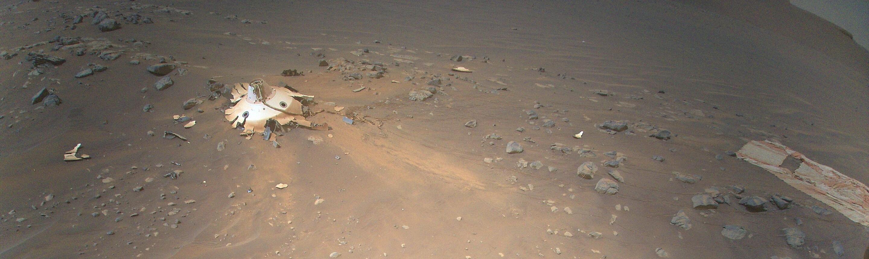 Ingenuity Mars helicopter visits Perseverance landing gear crash site