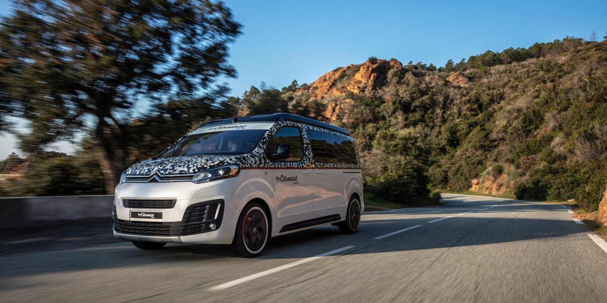 On the road in the Citroënist