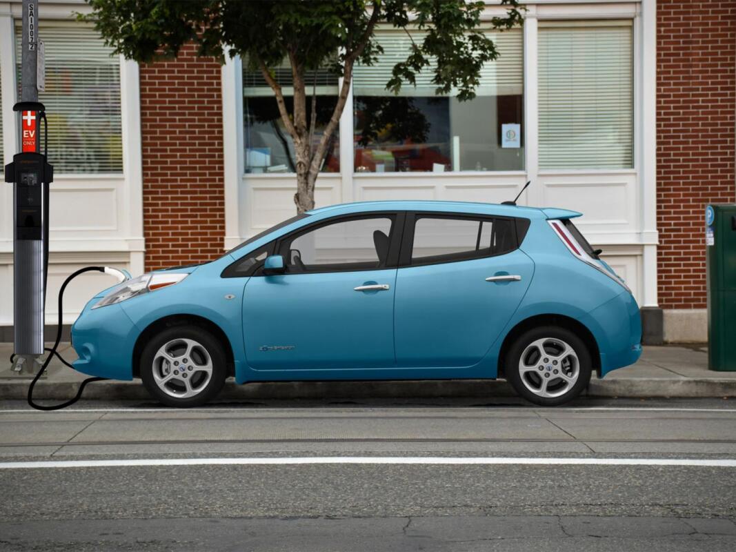 Researchers propose turning streetlights into EV chargers