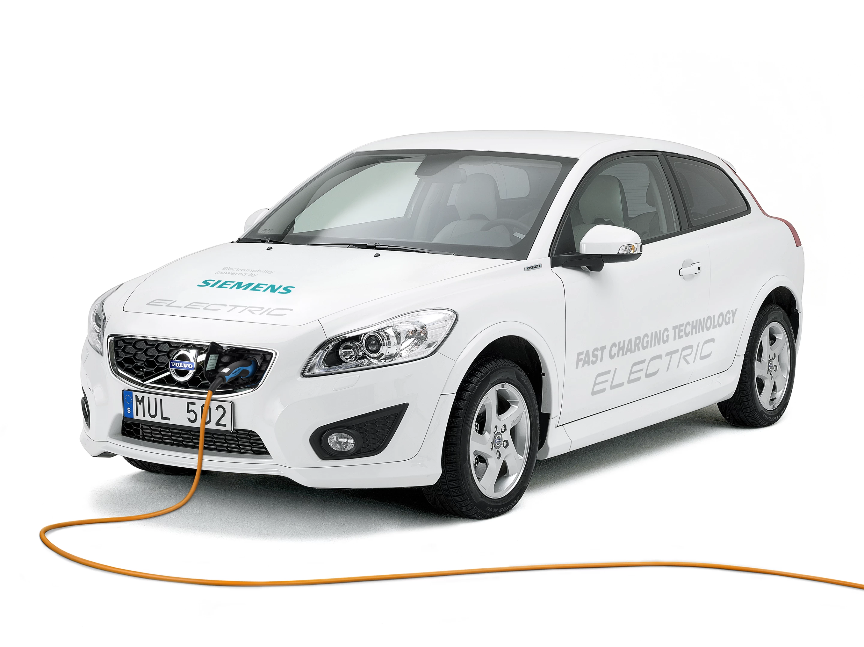 The C30 weighs out at 1,725 kg (3,803 lbs) with the battery pack making up 330 kg (727 lbs) of the total package