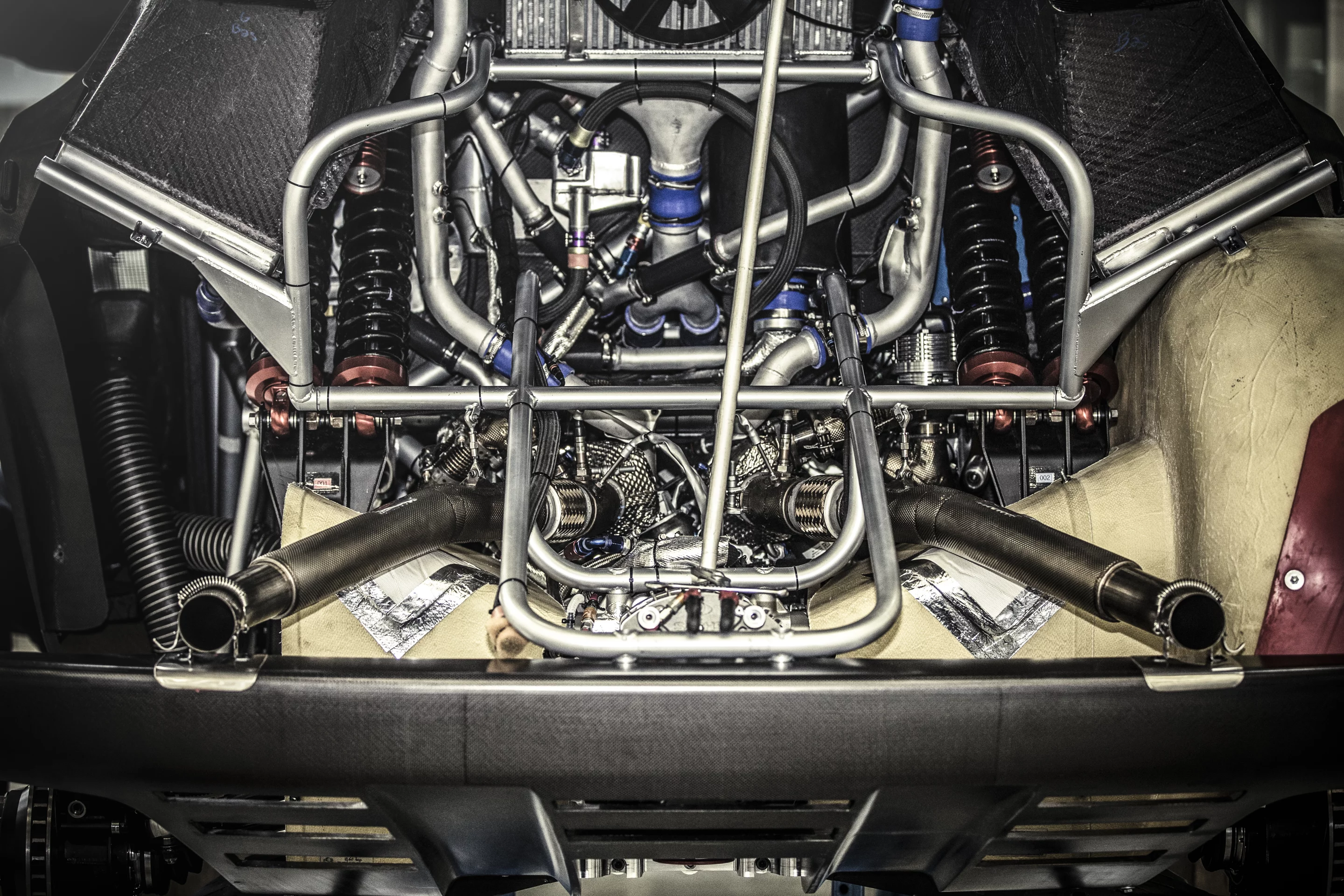 Building the Peugeot 2008 DKR (Photo: Red Bull Content Pool)