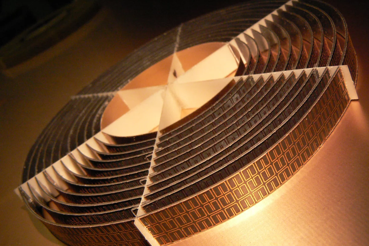 Duke University scientists have outlined a theory for the use of metamaterials in facilitating more efficient wireless power transfer (Photo: David Schurig)