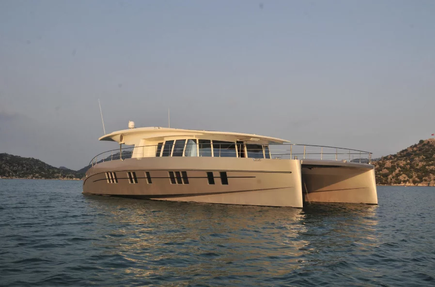 Solarwave 64 Cruiser luxury zero emissions catamaran