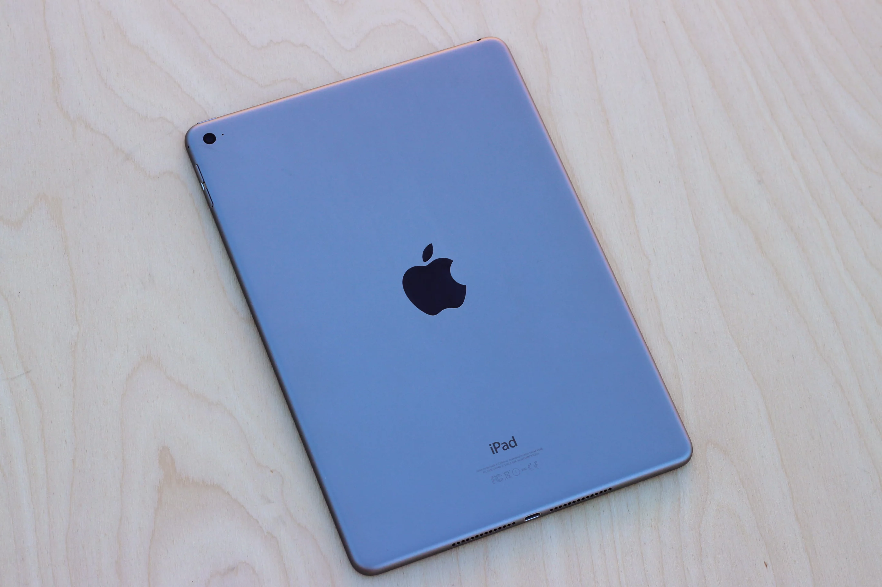 From the back, it's a spitting image of the iPad Air 1 (Photo: Will Shanklin/Gizmag.com)