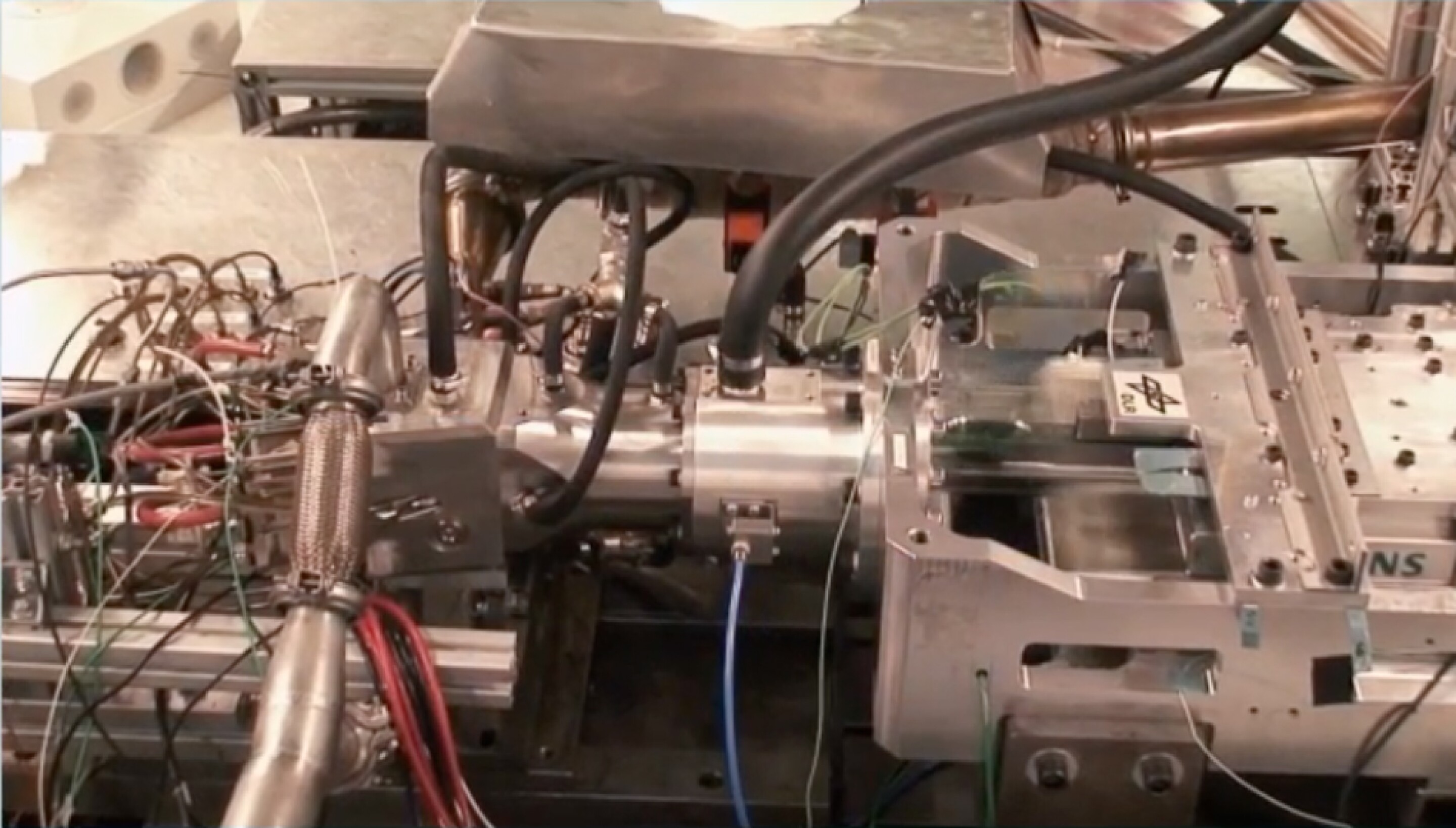 DLR’s freepiston linear generator redesigns the range extender