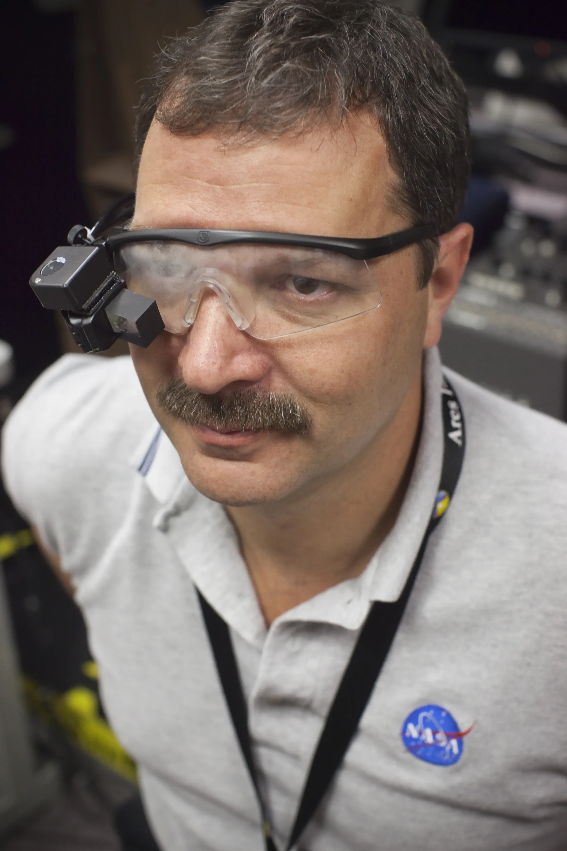 NASA Langley researcher Kevin Shelton wearing an early prototype (Credit: NASA Langley Research Center/Sean Smith)