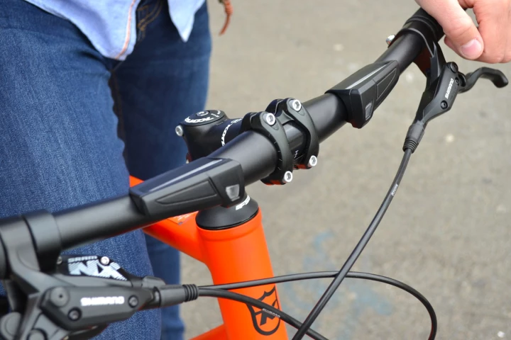 The Wink Bar is made of aluminum, and reportedly weighs somewhere over 200 grams