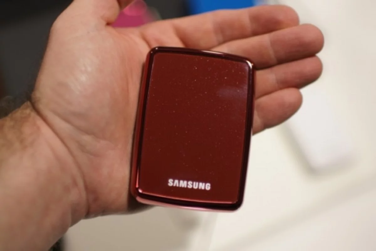 Samsung's S1 mini USB hard drive.