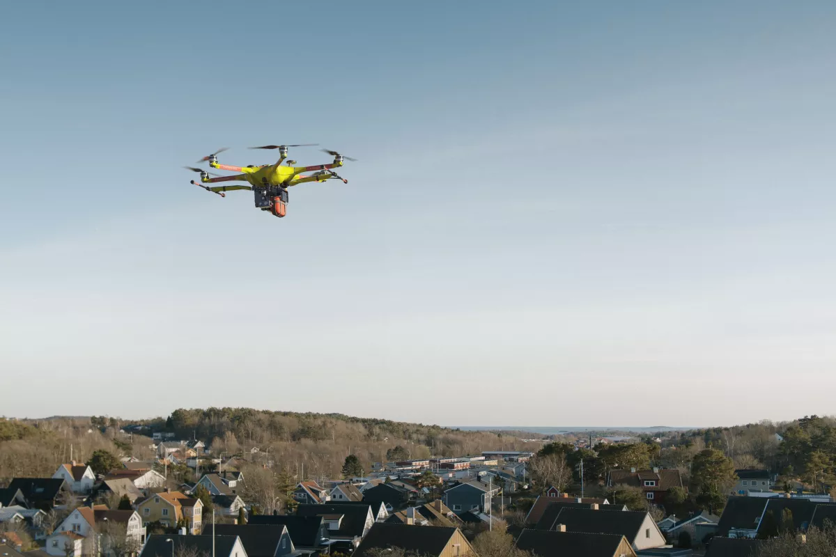 The Everdrone E2 has been designed to carry "an advanced camera system as well as customizable medical kits – a combination that represents a true game-changer for first responders"