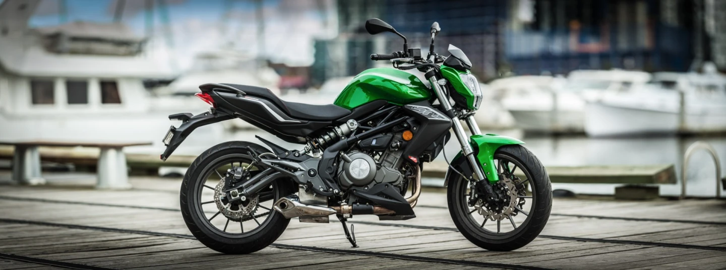 Benelli BN302 - visually reminiscent of hte Kawasaki ER-6N (Photo: Chris Blain/Gizmag)