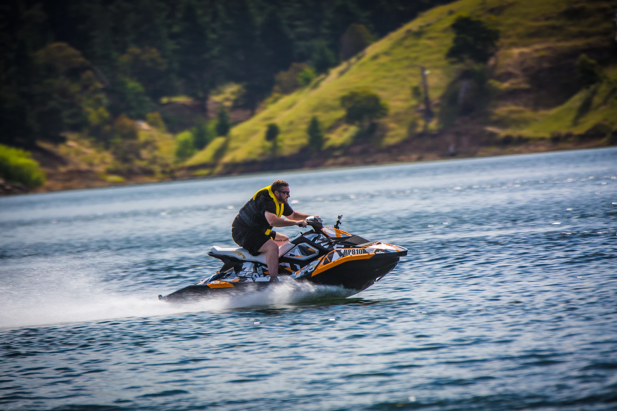 Gizmag's Loz Blain comes to grips with the Sea-Doo Spark (Photo: Noel McKeegan/Gizmag.com)