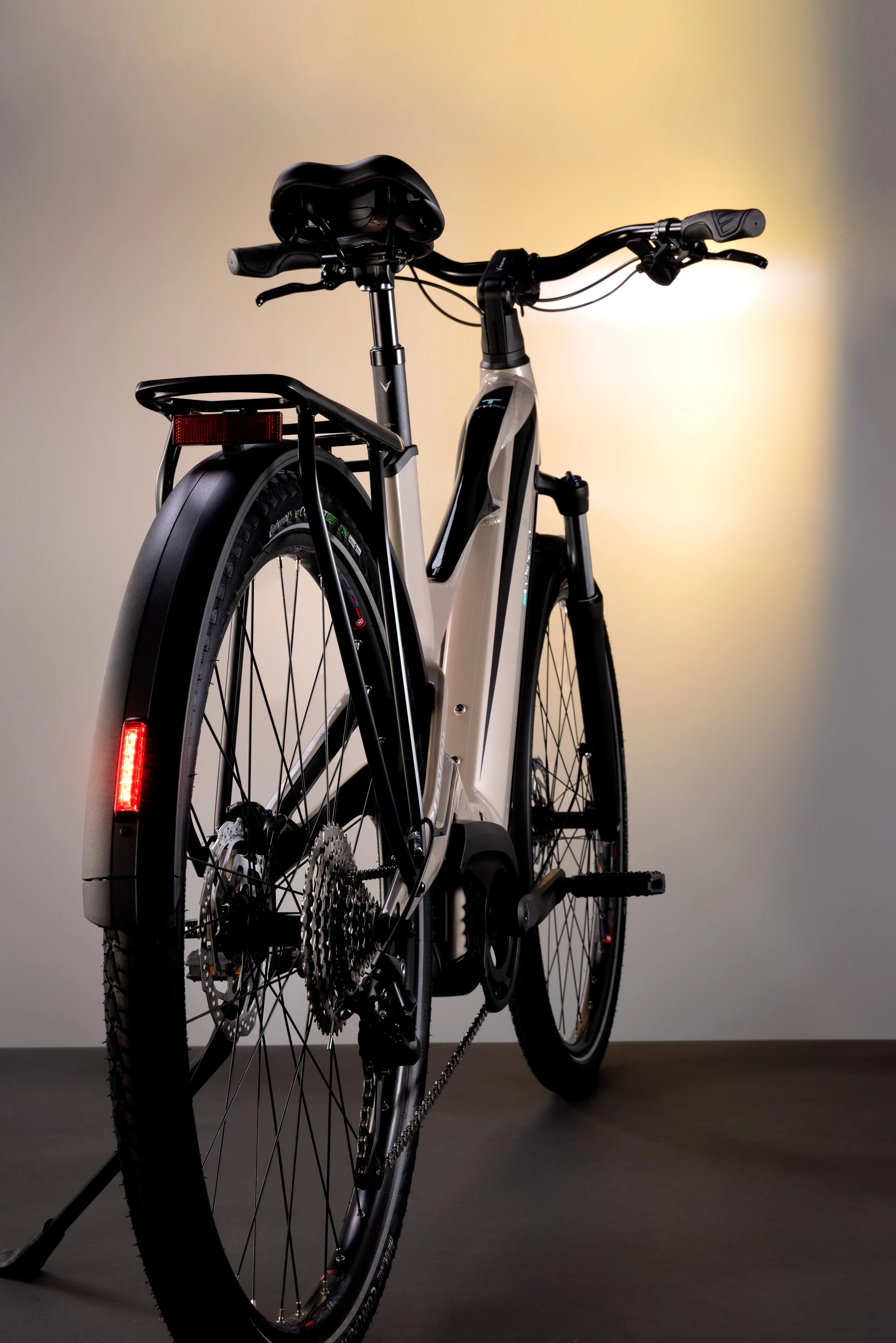 The T-Line ebike is powered by either a Bosch Performance Line of Active Line Plus mid-mount motor and either 500- or 400-Wh Powertube battery