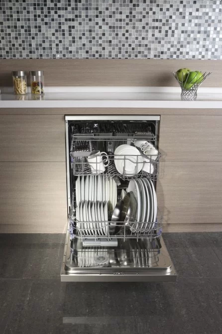 LG's new dishwasher with UV lamp