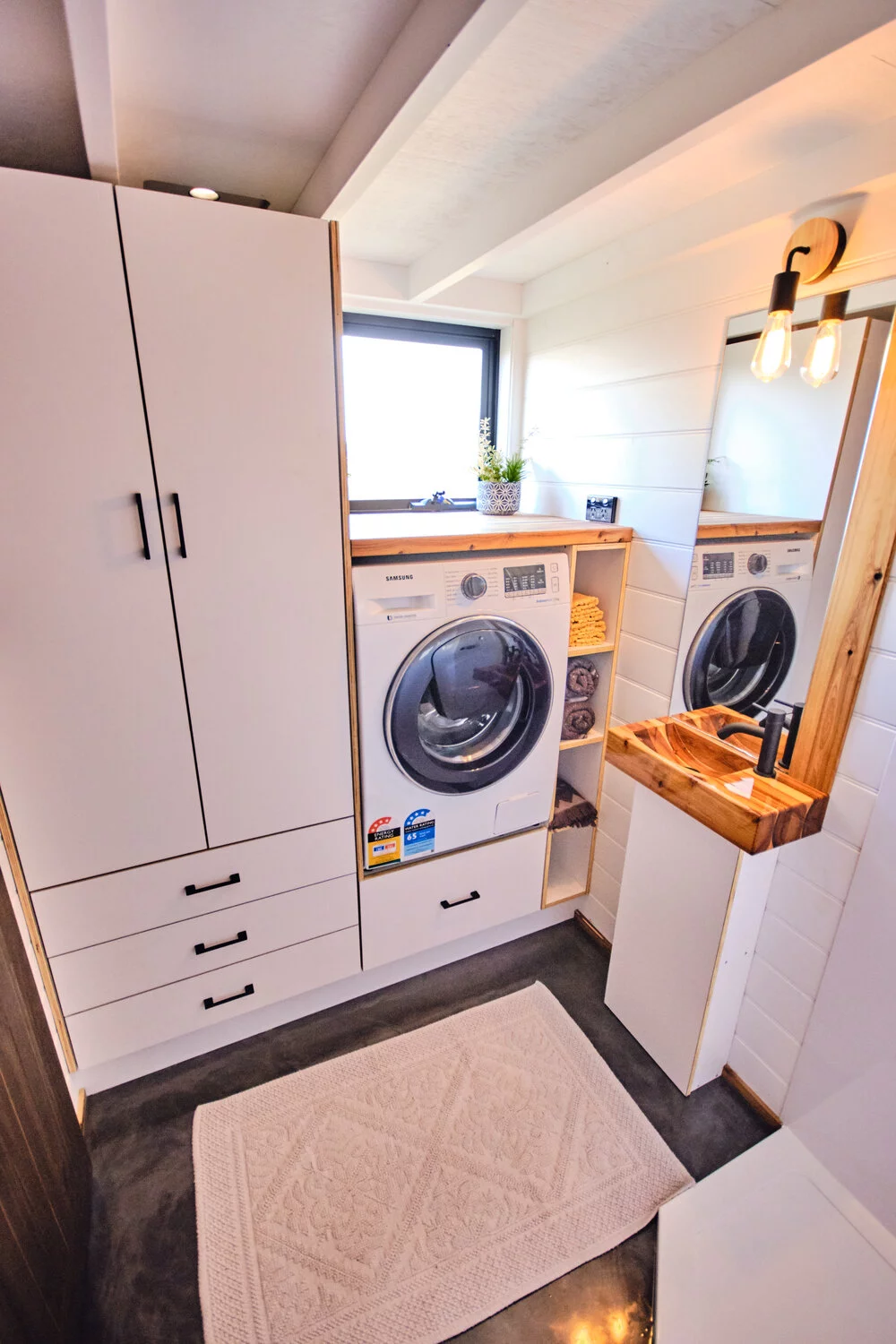 Constructed around a termite-resistant timber frame and finished in western red cedar, the Little Sojourner promises small footprint living that is big on style