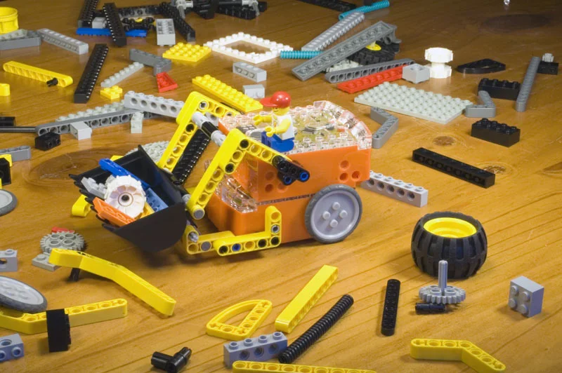 Easy-to-program Edison is a palm-sized bot, compatible with Lego bricks and packing a suite of sensors