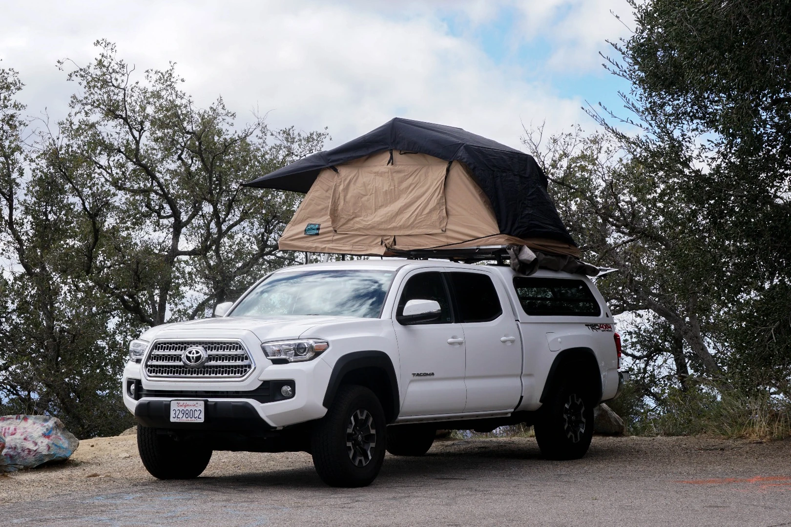 Nesty roof-top tent
