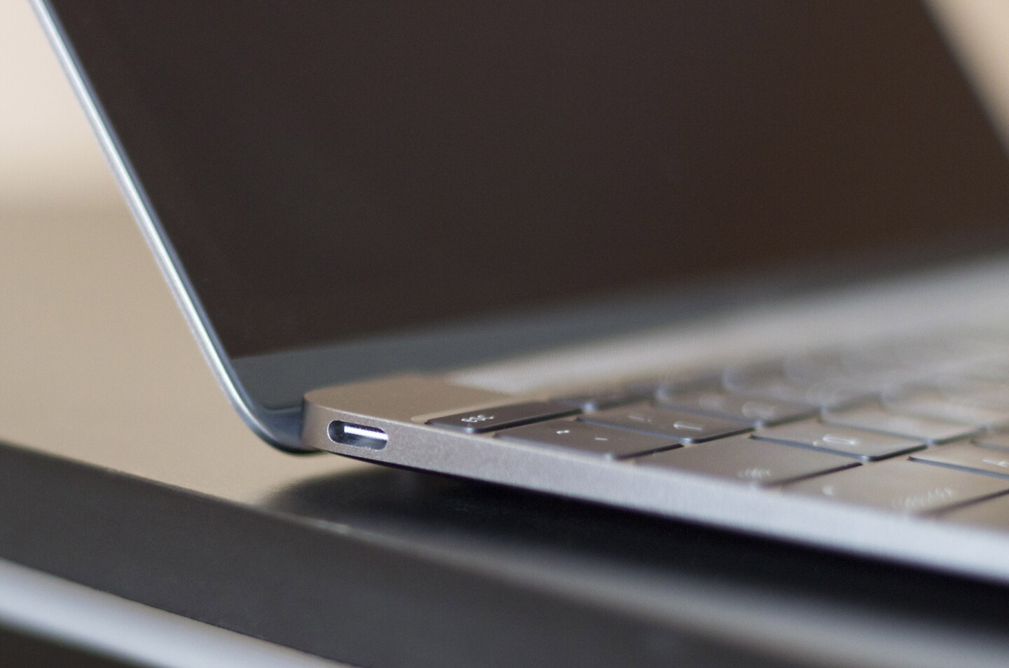 The 12-inch MacBook's lone port (apart from a headphone port) is this USB-C (Photo: Will Shanklin/Gizmag.com)