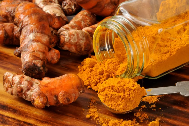 Turmeric contains a chemical known as curcumin, which has been shown to reduce glaucoma-related retinal cell loss