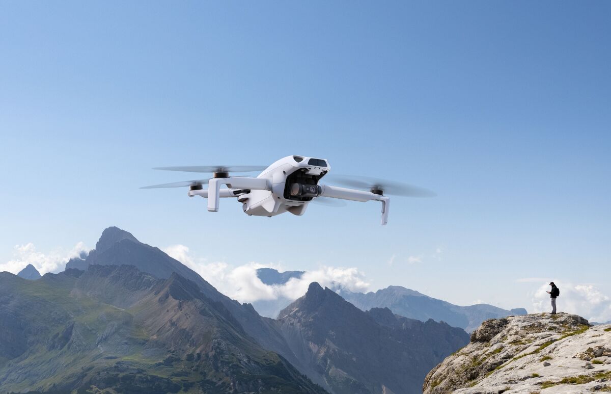 Sub-$300 mini camera drone flies 4K/60fps video and obstacle avoidance