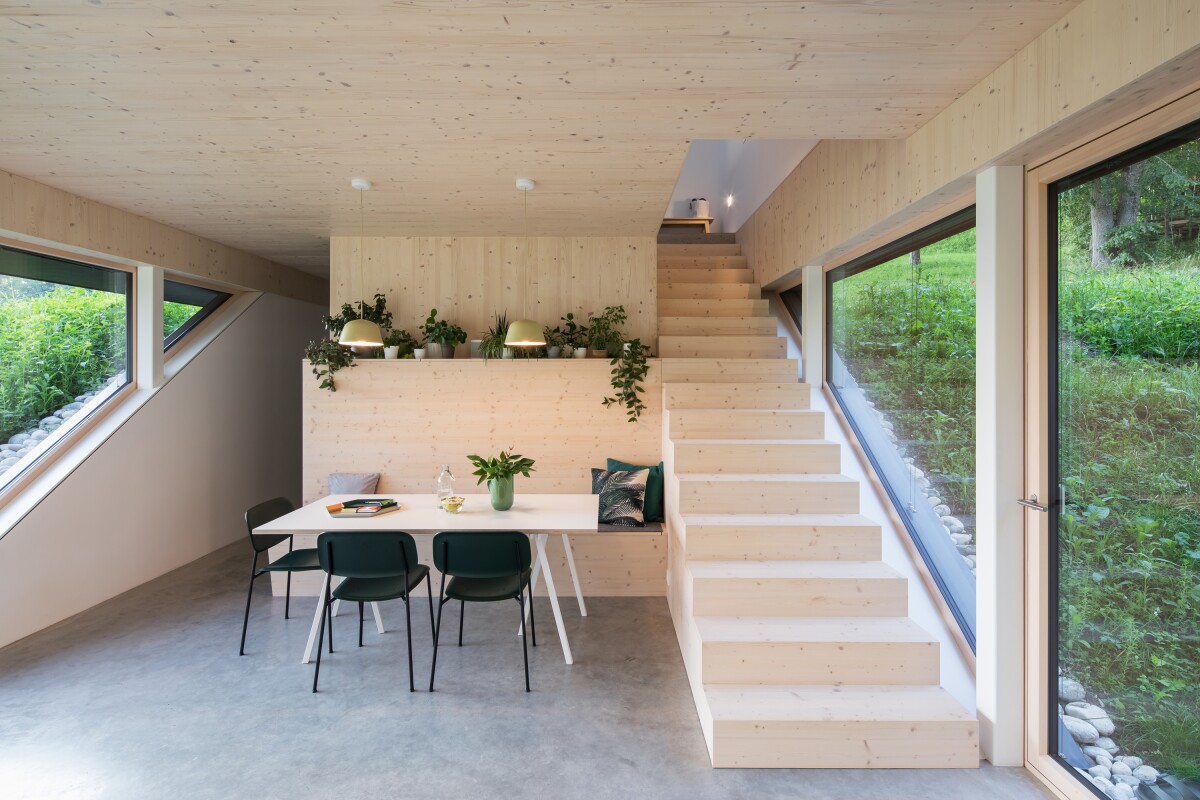 The newly completed Mountain House covers 180 square meters (2,000 sq ft)
