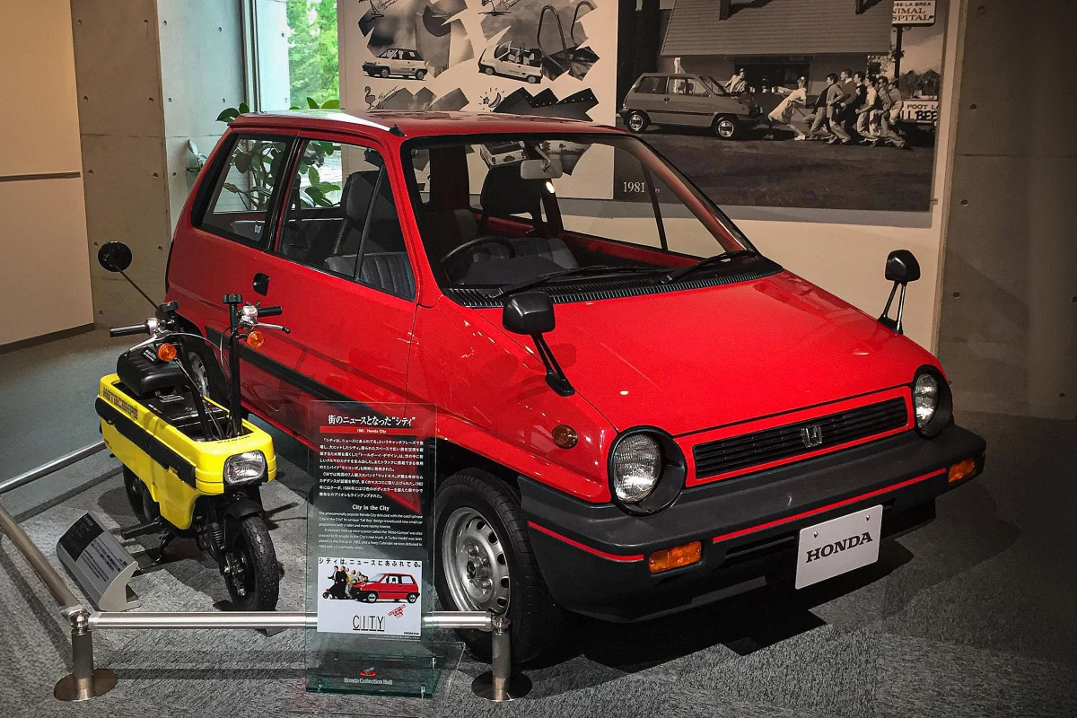 The 80s-era Honda City and Motocompo on display at Honda Collection Hall, Motegi