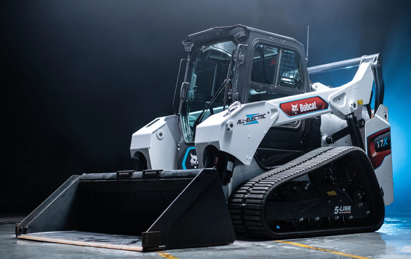 The Bobcat T7X is said to run for up to four hours per charge of its 62-kWh lithium-ion battery pack