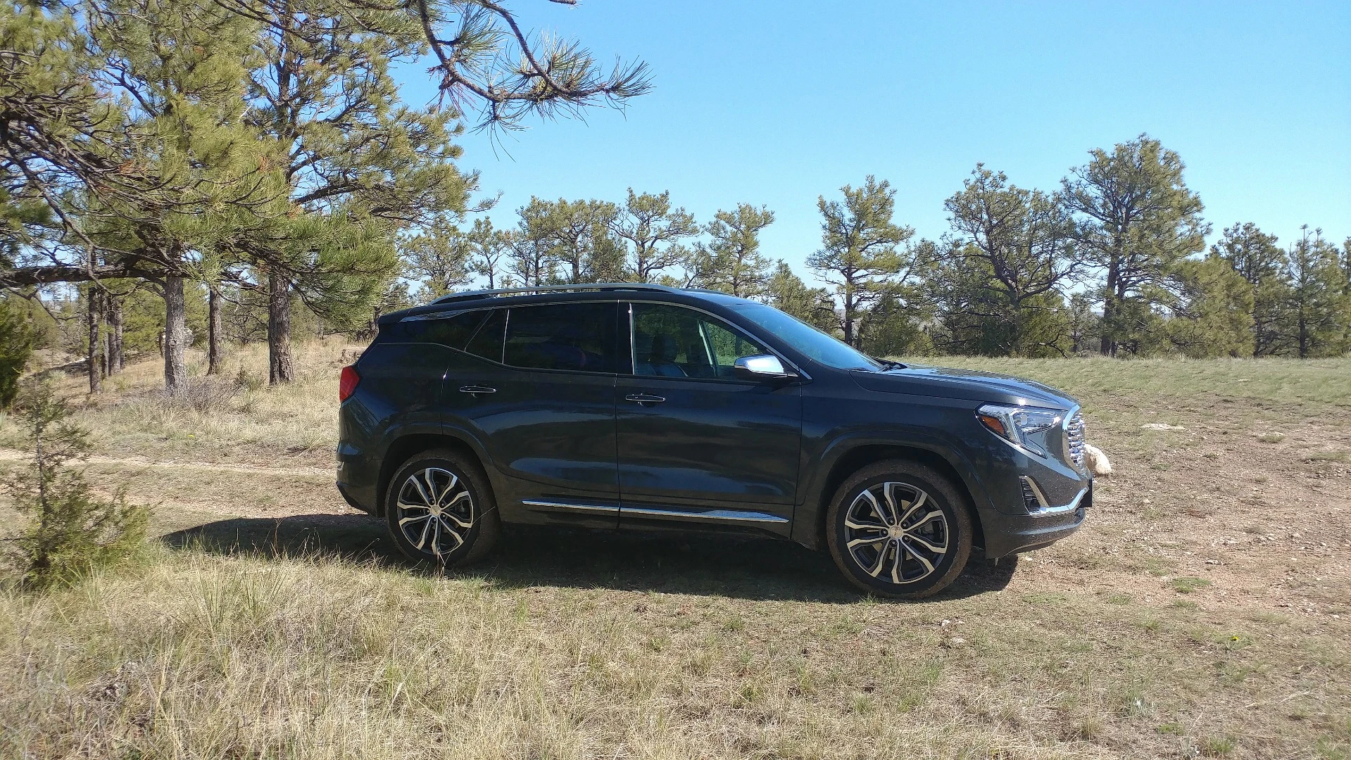 The light taper to the greenhouse and beltline emphasize the curvier roofline of the new 2018 Terrain